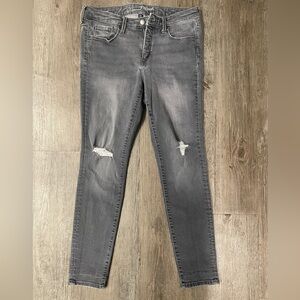 Universal Thread Gray Distressed Women’s Jeans - Like New!